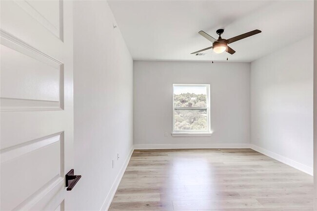 Building Photo - 2500 Longview St