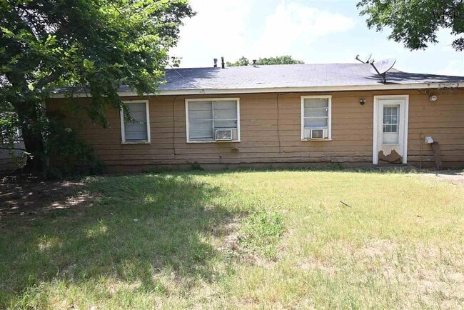 Building Photo - 1421 Harris Ln