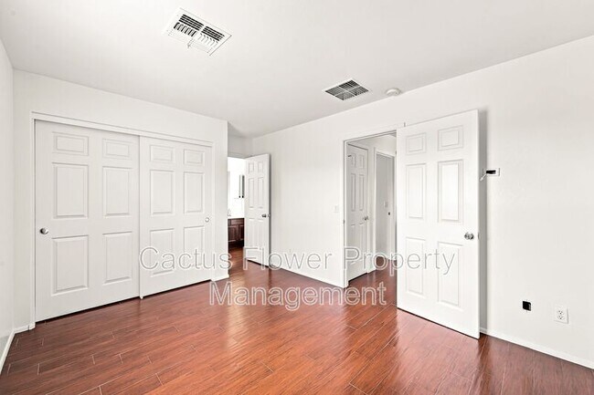 Building Photo - 3628 E Janelle Way