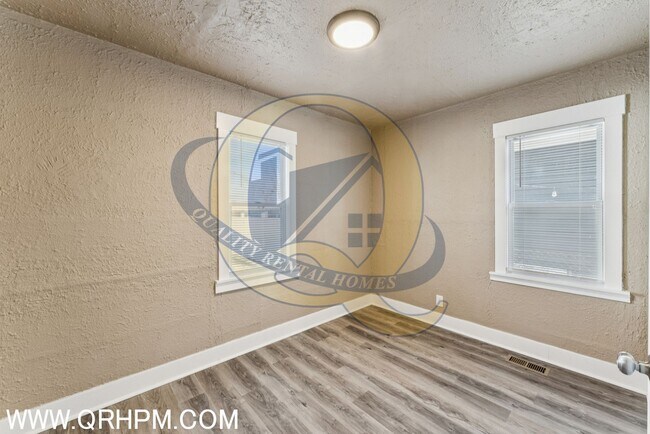 Building Photo - 1349 James St