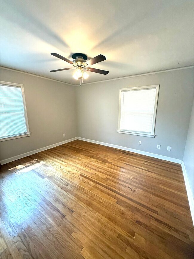 Building Photo - ** 4 Bed 2 Bath located in Dalraida ** Call 334-366-9198 to schedule a self tour