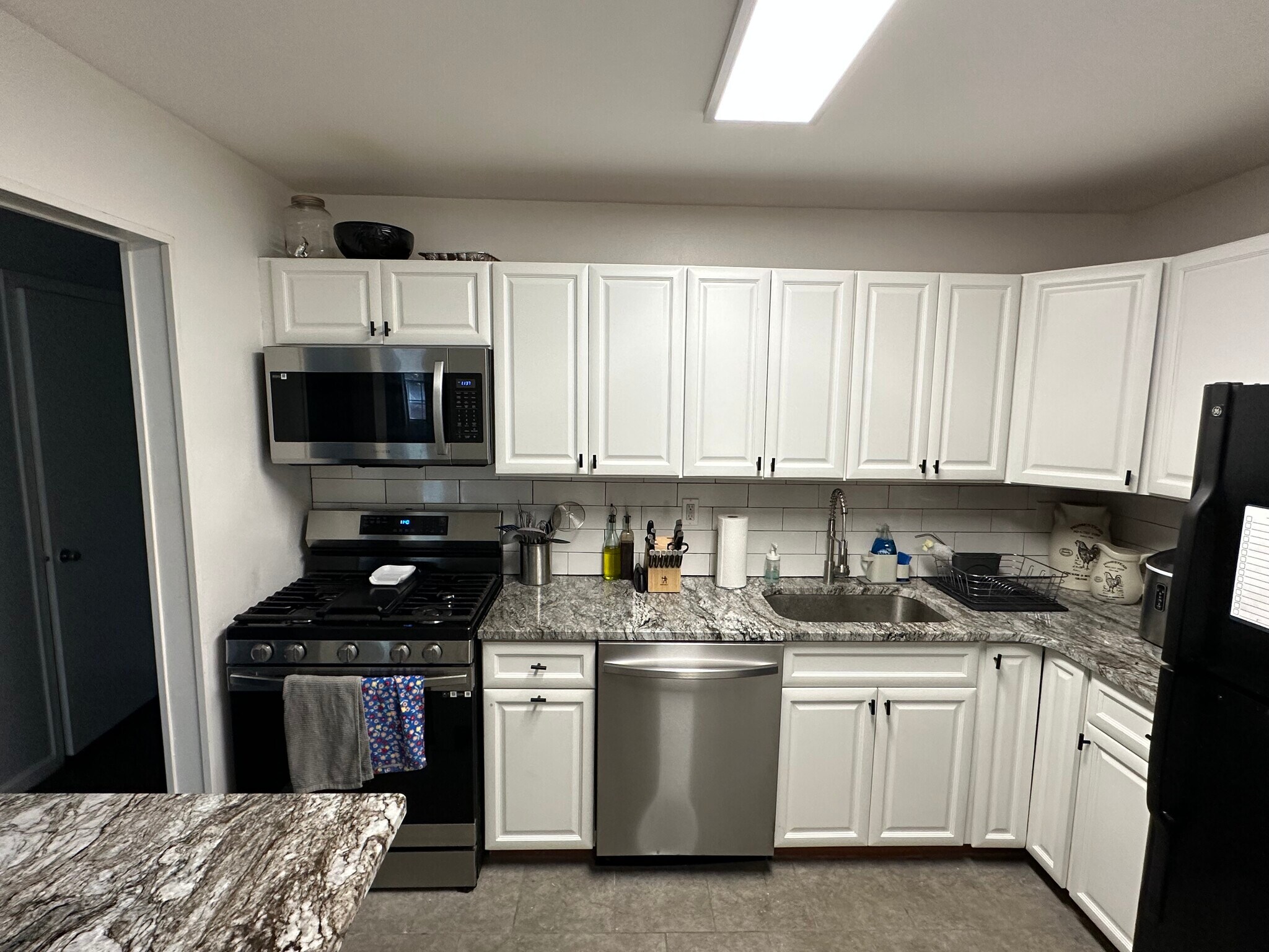 Building Photo - 281 College Dr