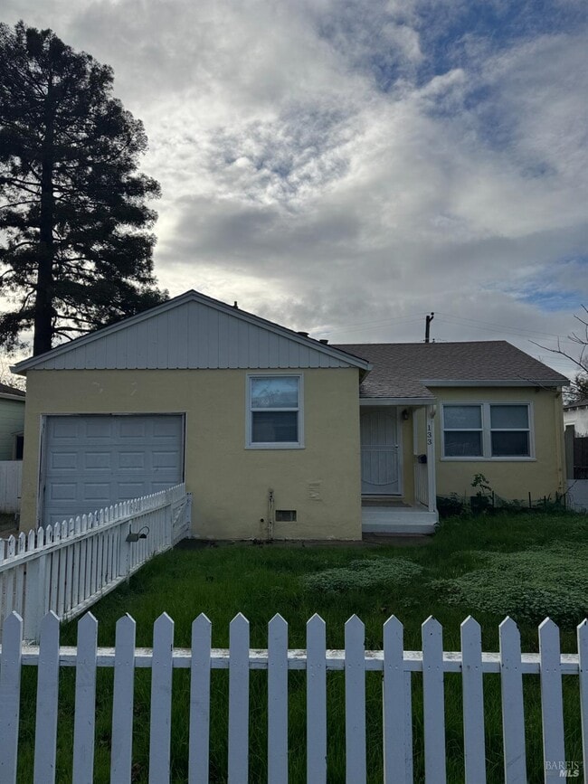 Building Photo - 133 Clay St