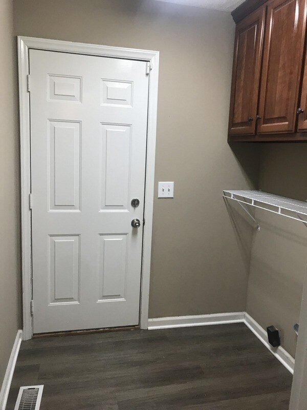 Building Photo - 157 Clearidge Dr