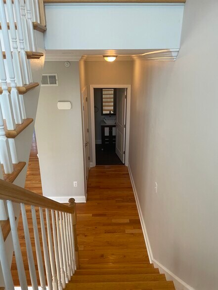 Building Photo - 234 Greenwood Ave