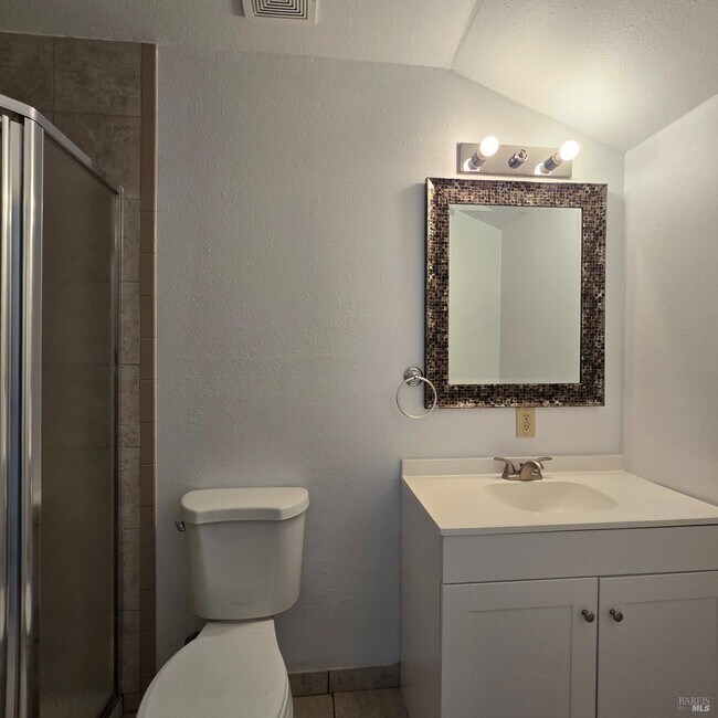 Building Photo - 102 Laurel St