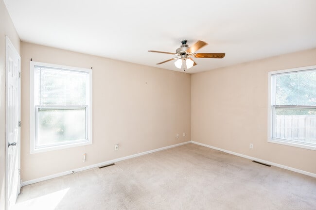 Building Photo - 338 16th St Cir