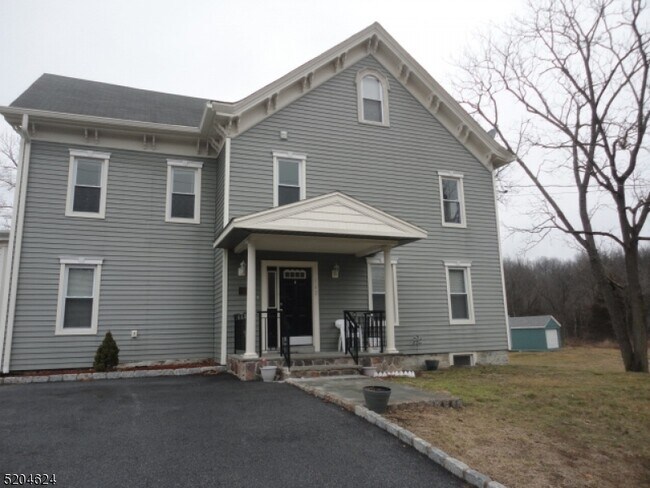 Building Photo - 162 Lewisburg Rd
