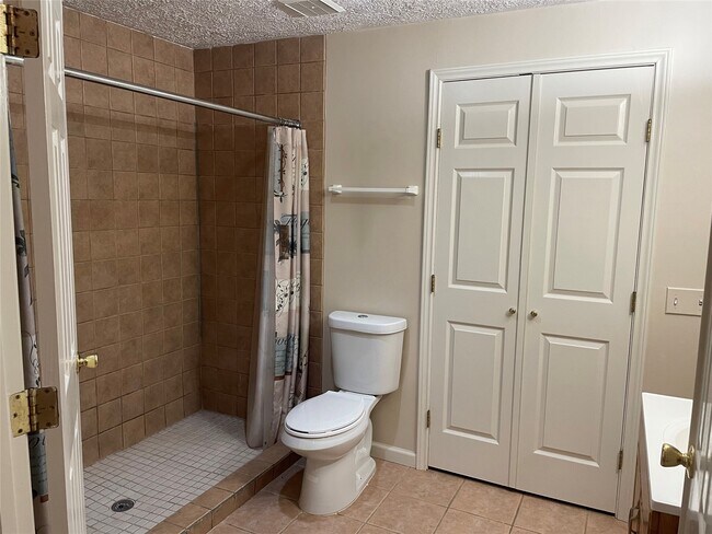 Building Photo - 302 Somerset