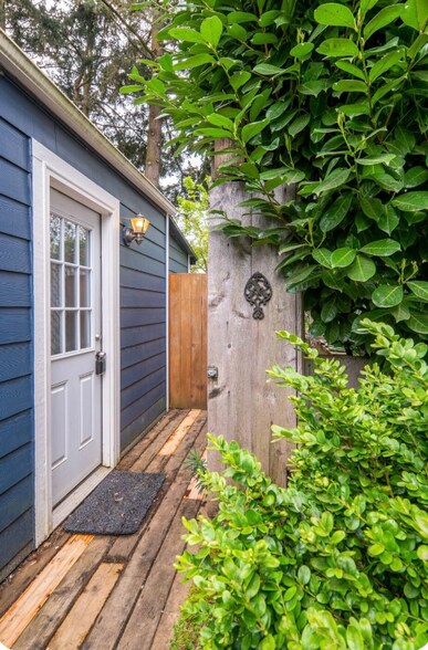 Building Photo - 1924 SE Harney St