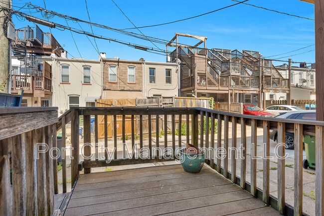 Building Photo - 207 S Ellwood Ave
