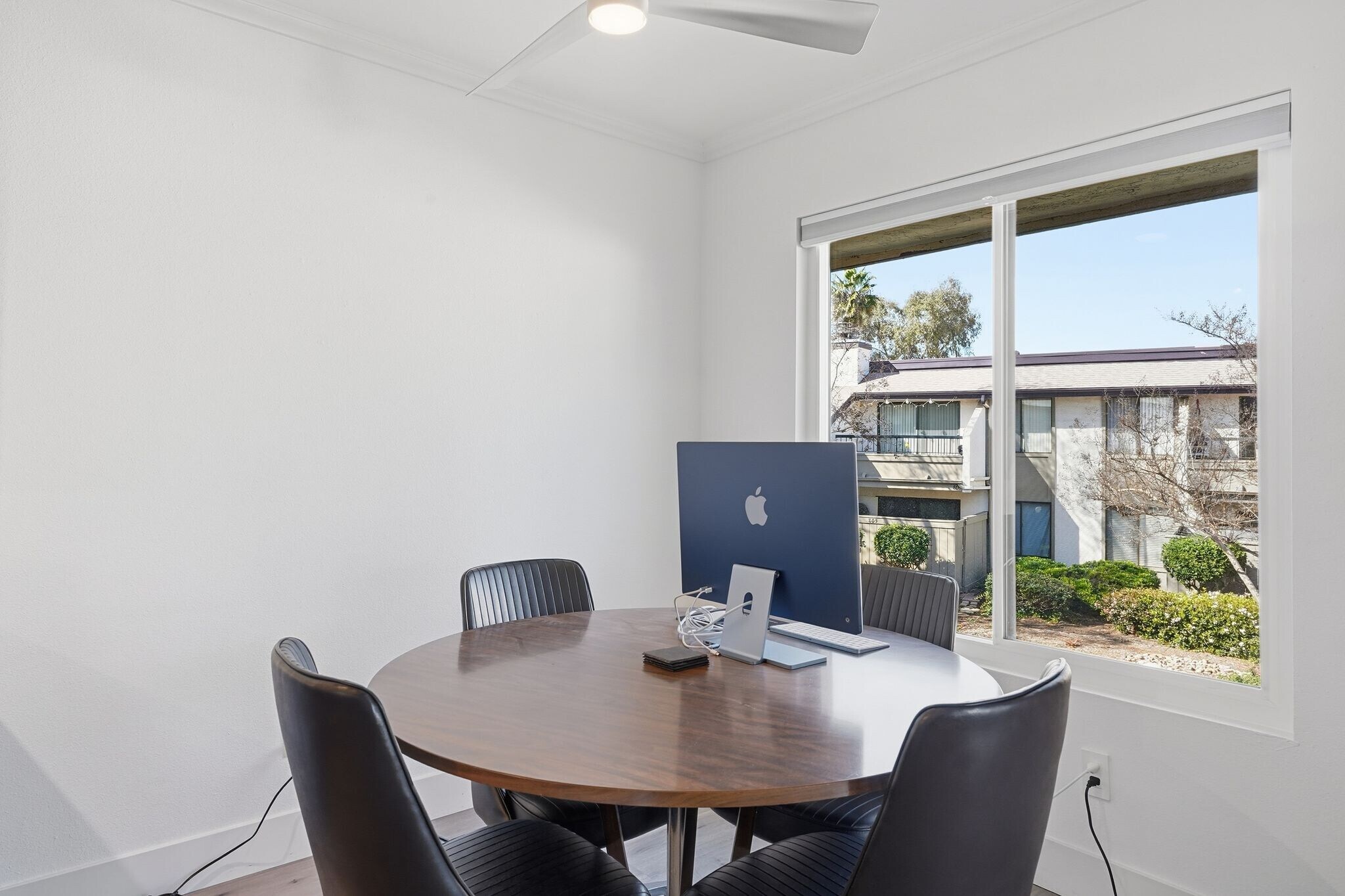 Building Photo - 450 W Vermont Ave