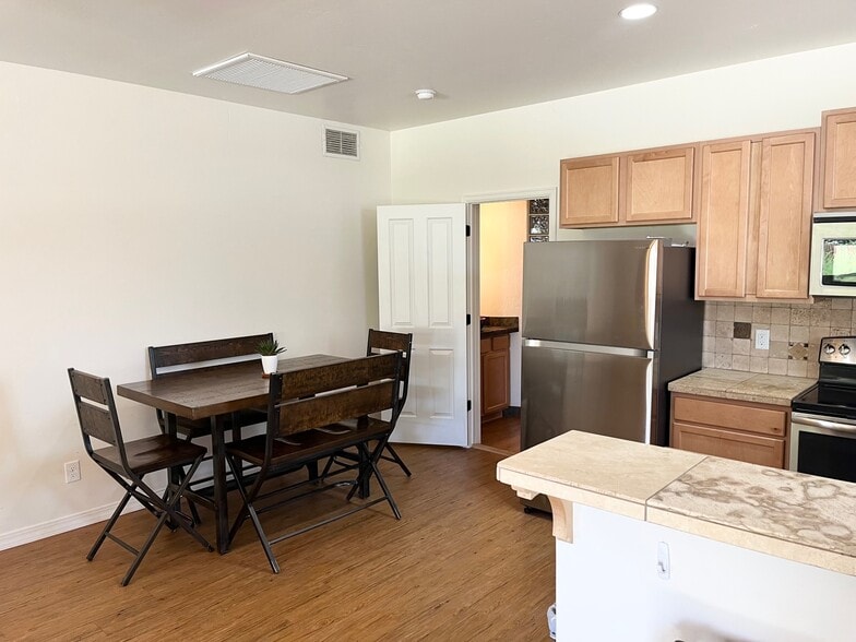 Dining area - 125 N 17th St
