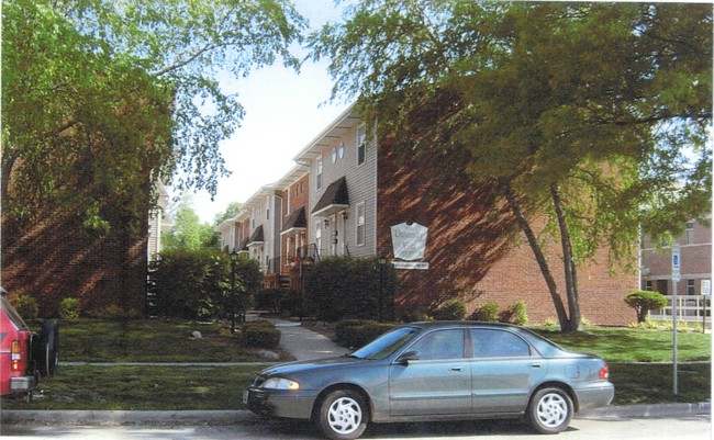 Building Photo - University Villa