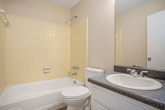 Building Photo - 3 bdrm, 2 bath in Stonecrest