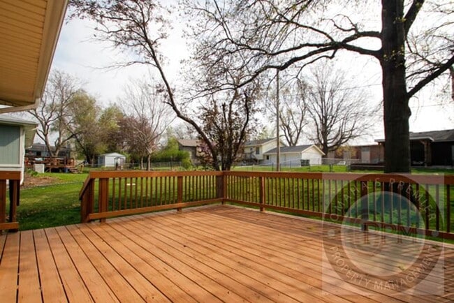 Building Photo - Discover this 3- Bd, 2.5-Ba Omaha, NE,