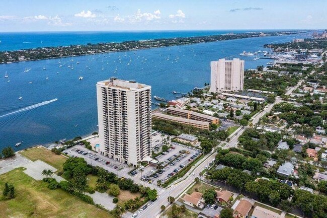 Building Photo - 5600 N Flagler Dr