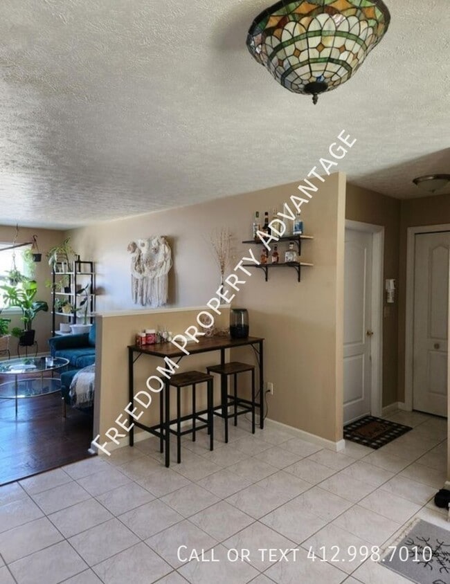 Building Photo - 353 Clavale St