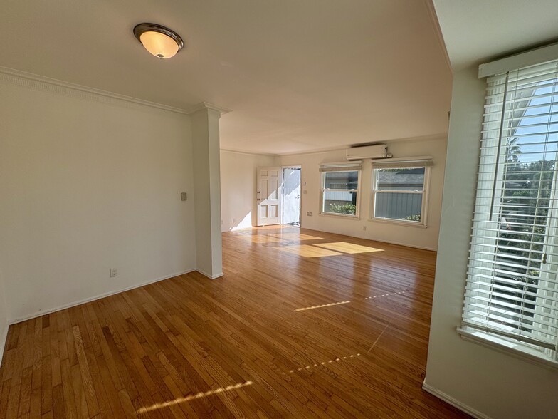 Building Photo - 6122 S Fairfax Ave