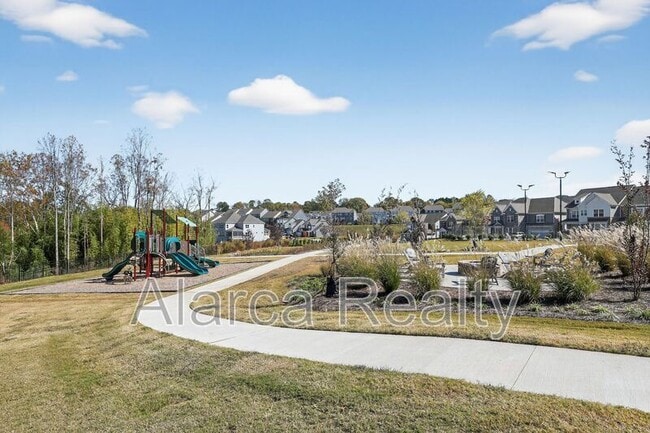 Building Photo - 256 W Waterlynn Rd