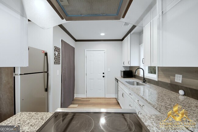 Building Photo - 1439 Westridge Rd SW