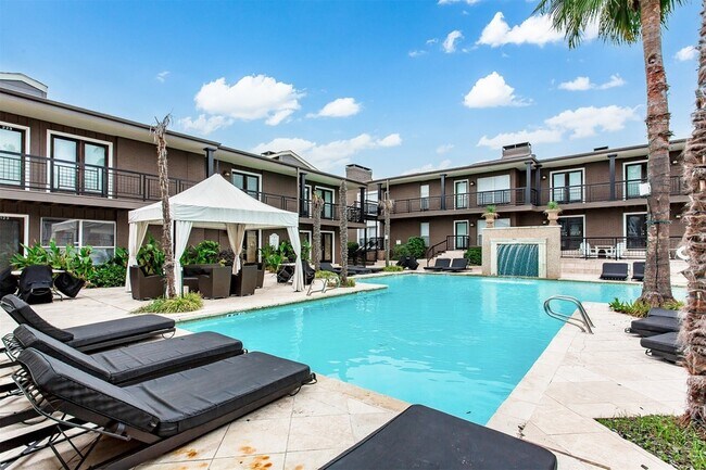 Building Photo - 5904 Sandhurst Ln