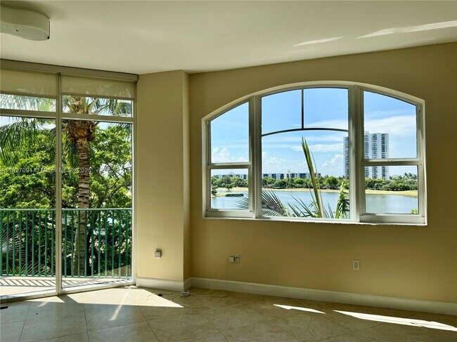 Primary Photo - 20000 E Country Club Dr