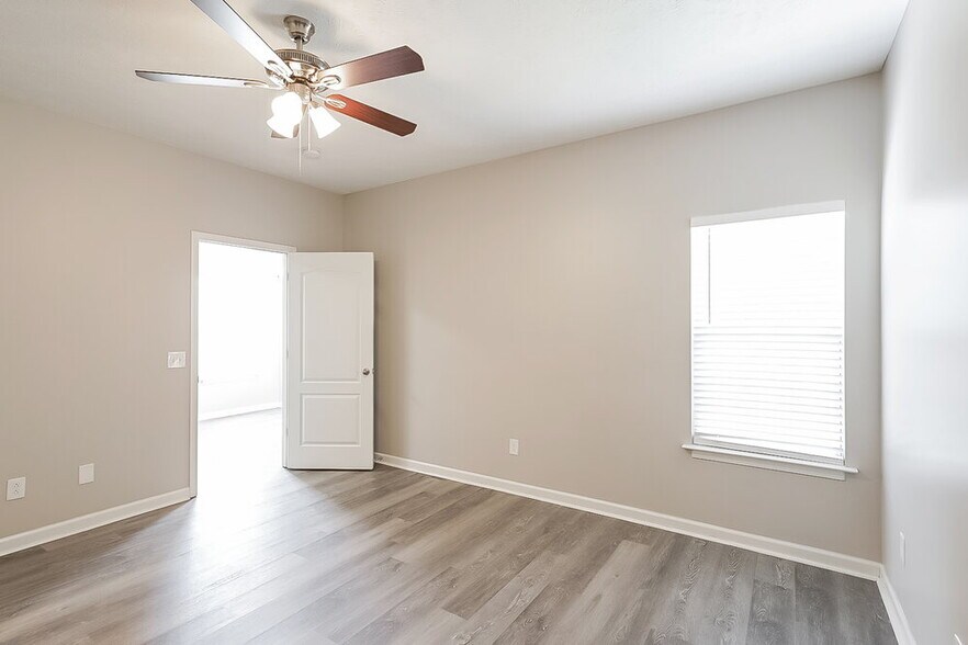 Building Photo - 2701 Pepperdine Dr