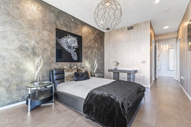 Building Photo - 7180 E Kierland Blvd