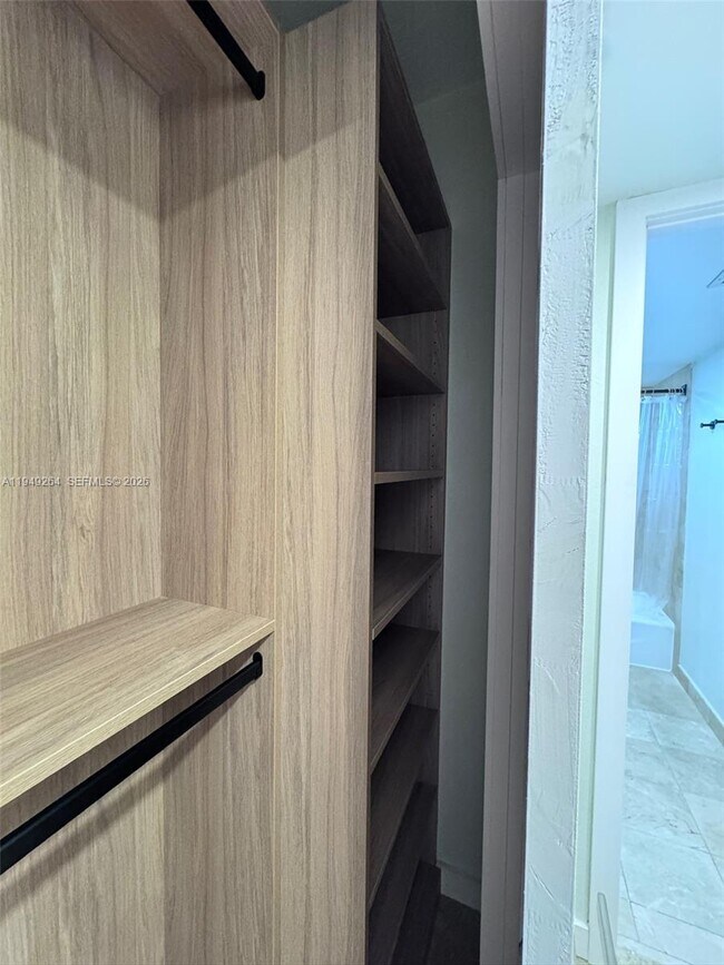 Building Photo - 100 Edgewater Dr