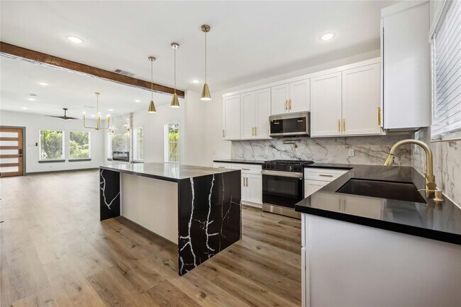 Building Photo - 5620 Shreveport Blvd