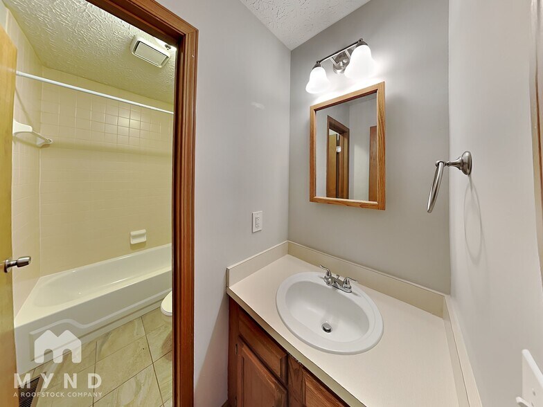 Building Photo - 801 Ashford Glen Dr