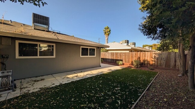 Building Photo - 2742 Edison Ave