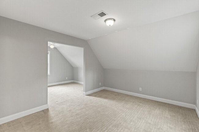Building Photo - 2505 Eastway Dr