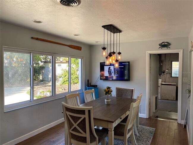 Building Photo - 1329 Royal Palm Dr S