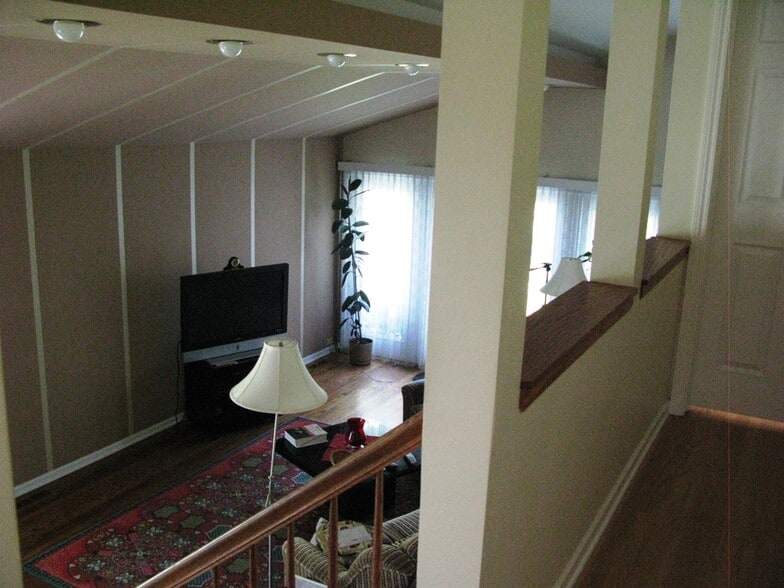 Building Photo - 1644 Midland Ave