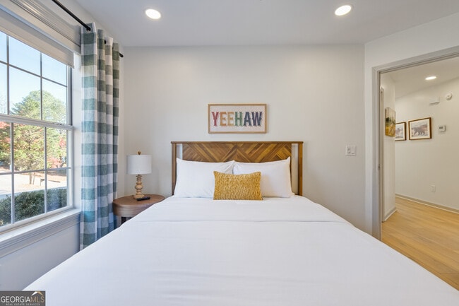 Building Photo - 17 N Wesley Ridge