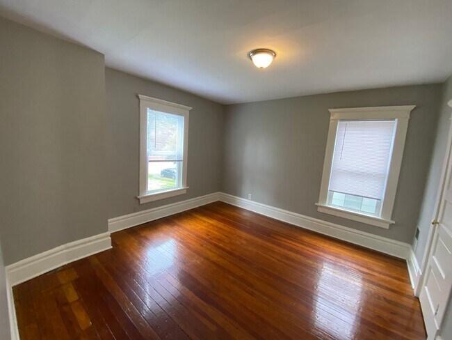 Building Photo - 406 E 17th Ave