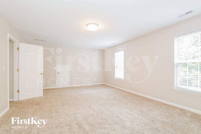 Building Photo - 529 McMillan Dr