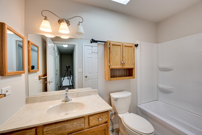 Building Photo - 965 Chelsea Ln