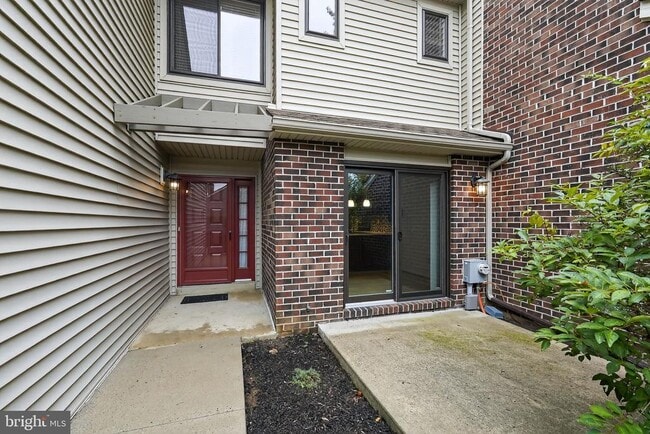 Building Photo - 4 Stirling Ct