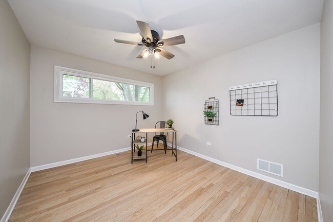 Building Photo - 493 Sunset Dr