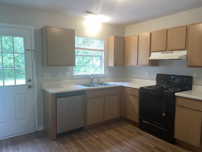 Building Photo - Two Bedroom Two Full Bathroom End Unit Tow...