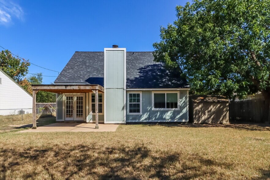 Building Photo - 2006 Andover Dr