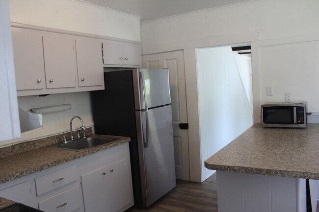 Building Photo - Charming 4-Bedroom Home in the Heart of Millersville!