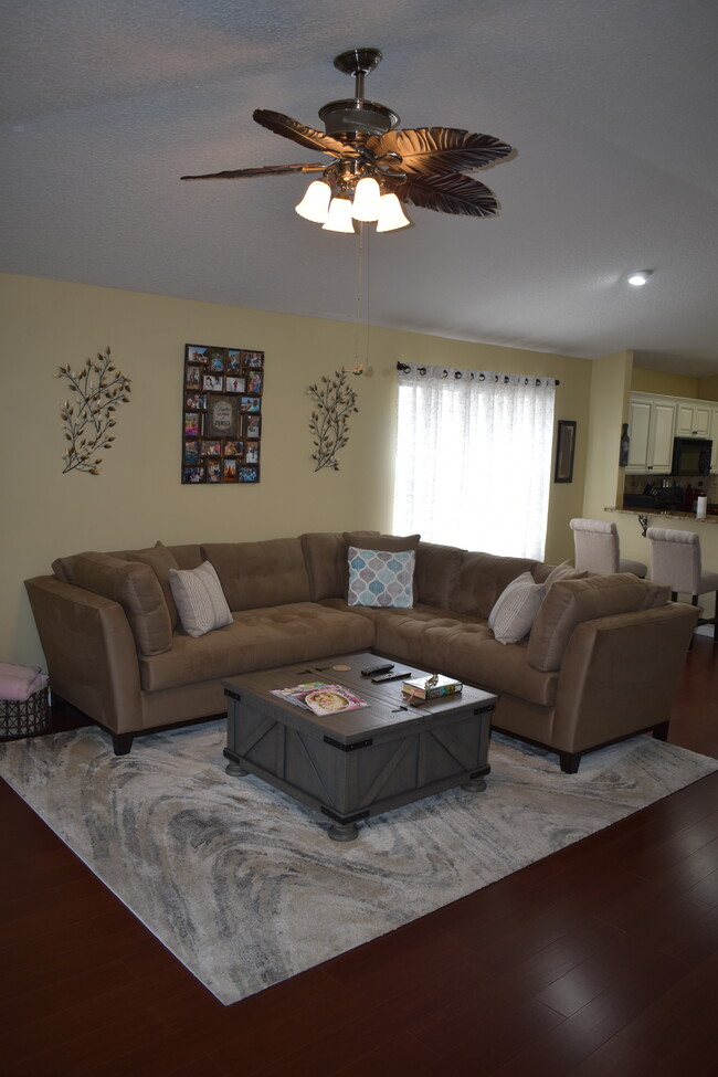 Building Photo - 1013 Buttercup Dr