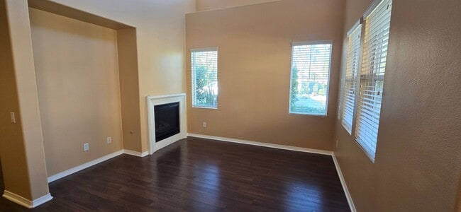 Building Photo - Beautifully maintained 2-bedroom, 2.5-bath with Loft • 1,504 sqft & 2-car garage.