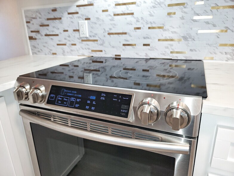 Building Photo - 442 77th Ave N