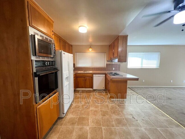 Building Photo - 320 E Granada Way