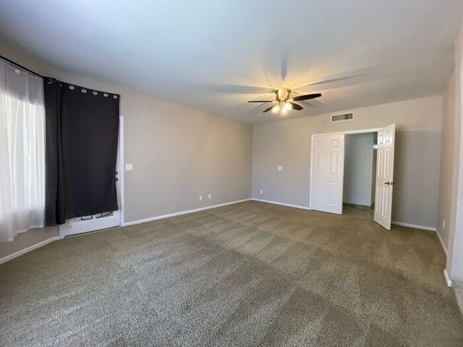 Building Photo - Very nice single level home